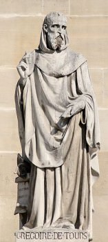 Saint Gregory of Tours, 19th century statue by Jean Marcellin, in the Louvre © Marie-Lan Nguyen / Wikimedia Commons