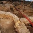 L’église Saint-Martin de Luxeuil-les-Bains (Haute-Saône). Première campagne À ce stade de la fouille, nous avons pu définir provisoirement huit grandes phases. La première construction reconnue pourrait être une domus urbaine du IIe siècle après J.-C., abandonnée dans la première moitié du IVe siècle et à laquelle succède une occupation tardo-antique.