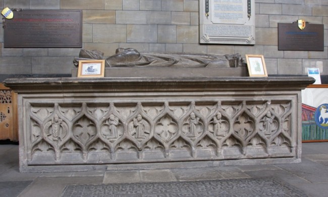 Tomb of Marjorie Bruce. Photo by Otter/Wikipedia