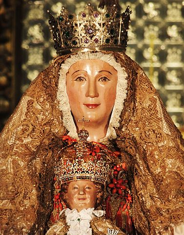 Virgin de los Reyes - a medieval robot - photo by Ubayrbd / Wikipedia Commons