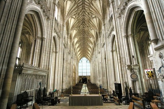 Winchester Cathedral (Wikipedia)