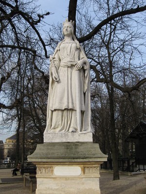Matilda of Flanders, queen consort of England and wife of William the Conqueror, by Carle Elshoecht (1850). Luxembourg Garden, Paris. Photo by Tosca