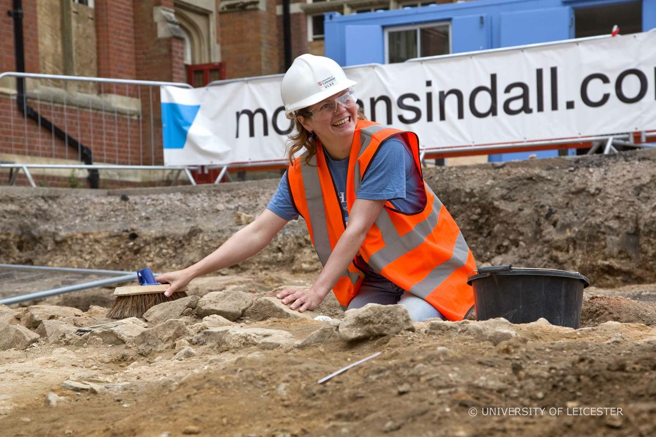 Archaeologists complete dig at Richard III site