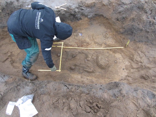12th century grave in Finland - photo by Simo Vanhatalo, National Board of Antiquities