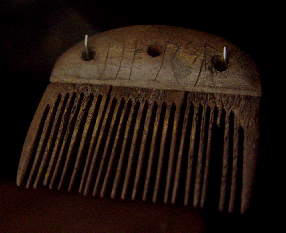 Antler_comb_from_Vimose,_Funen,_Denmark_(DR_207)