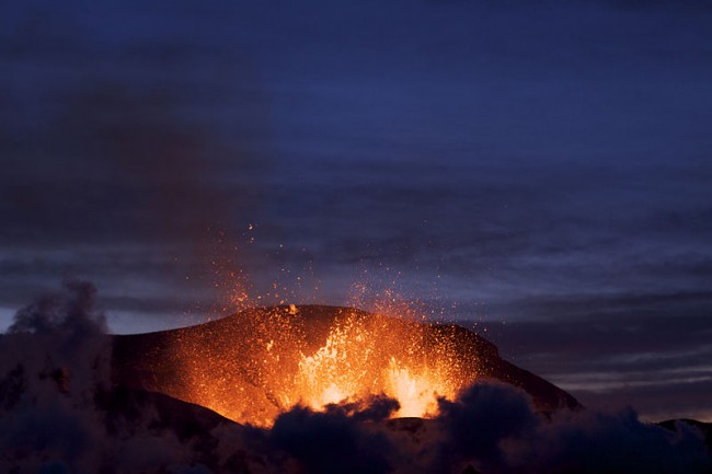 Eruption at Fimmvörðuháls at dusk.