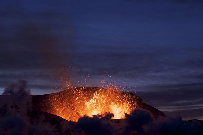Eruption at Fimmvörðuháls at dusk.