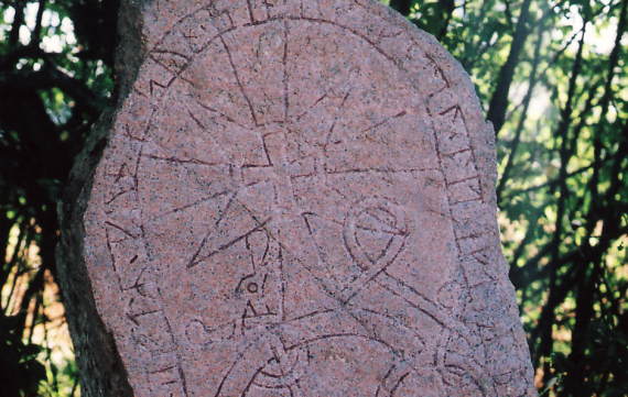The Vik stone (U 288), Uppland, Sweden. 12th cent. Image courtesy of Wikimedia Commons; photographer: Robin Iversen.