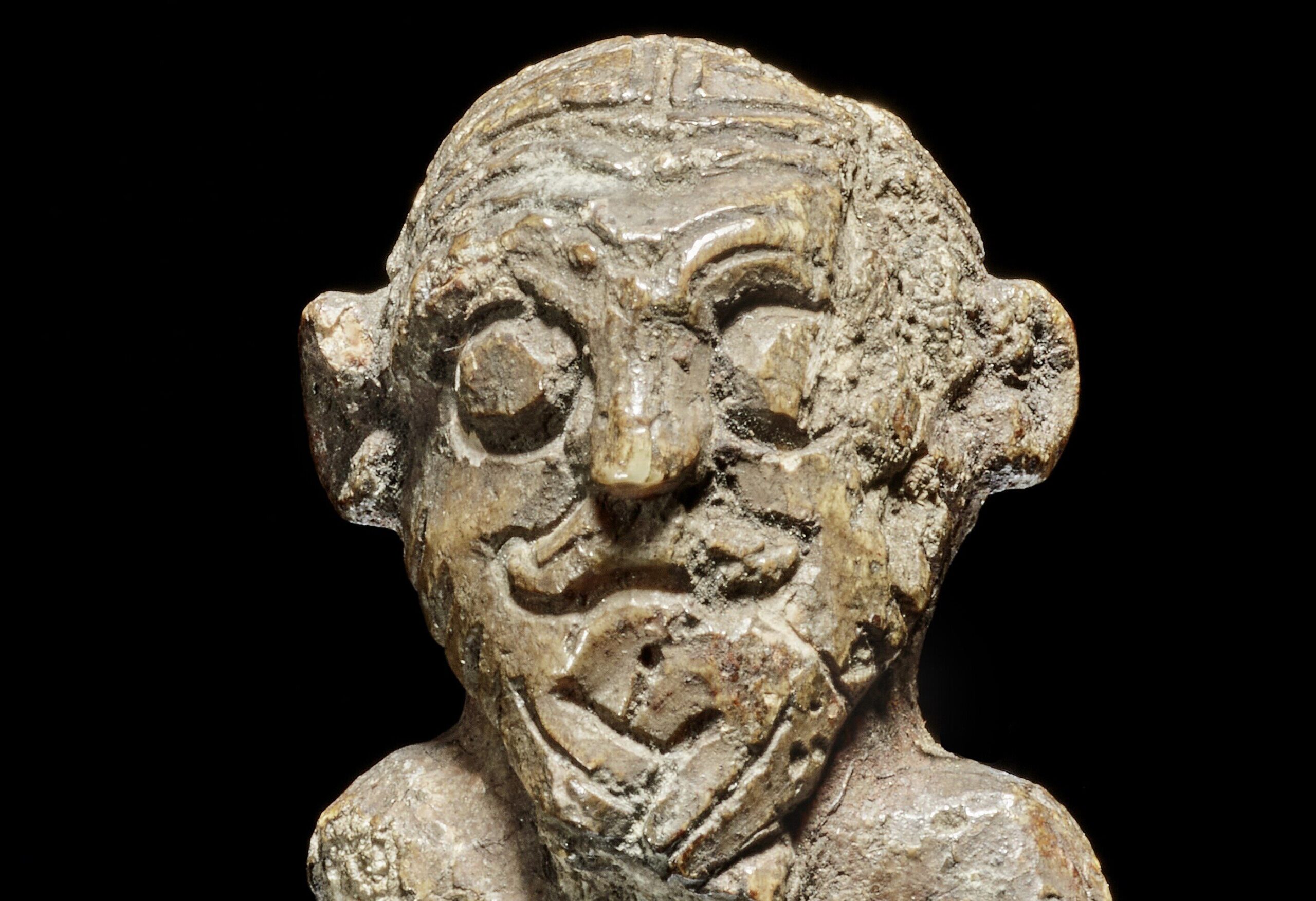 Viking Hairstyles Uncovered in a Medieval Gaming Piece - Medievalists.net