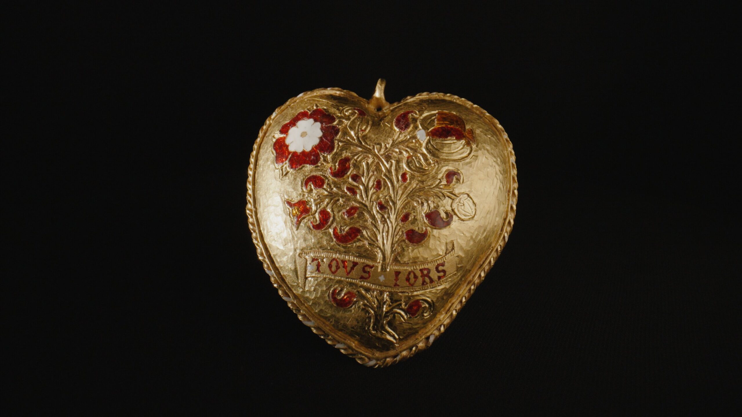 British Museum raises £3.5 million to purchase Tudor Heart Pendant